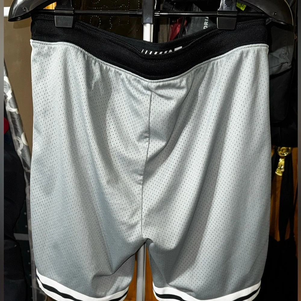 American Eagle Outfitters I Men’s I Shorts I Basketball I Varsity I Athletic